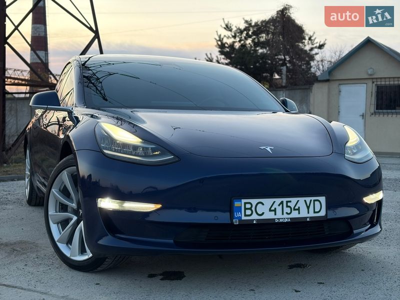 Седан Tesla Model 3 2018 в Дрогобыче