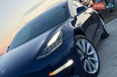 Седан Tesla Model 3 2018 в Дрогобыче