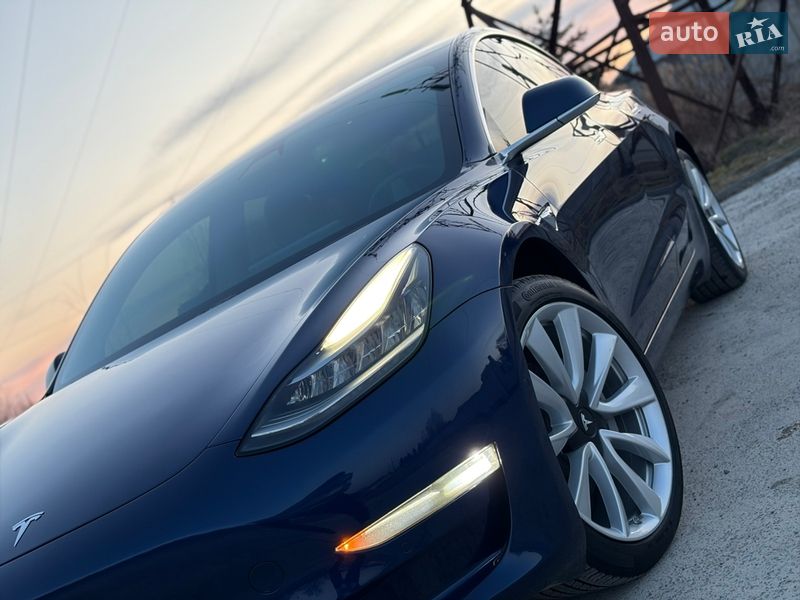 Седан Tesla Model 3 2018 в Дрогобыче