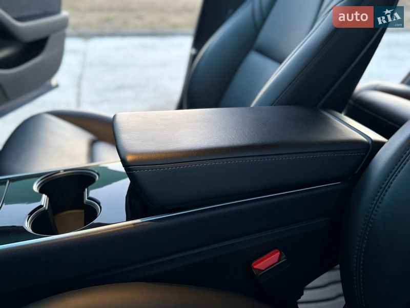 Седан Tesla Model 3 2018 в Дрогобыче