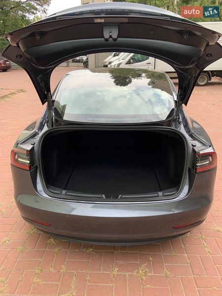 Седан Tesla Model 3 2021 в Киеве