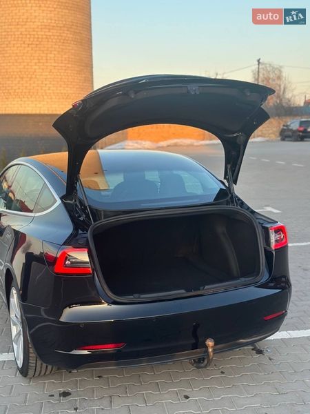 Седан Tesla Model 3 2020 в Дубно