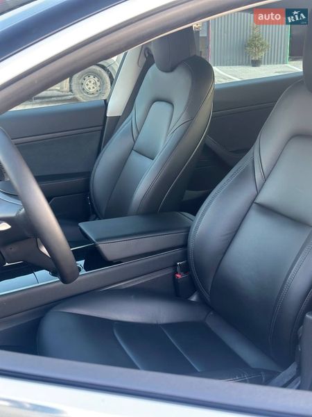 Седан Tesla Model 3 2020 в Дубно