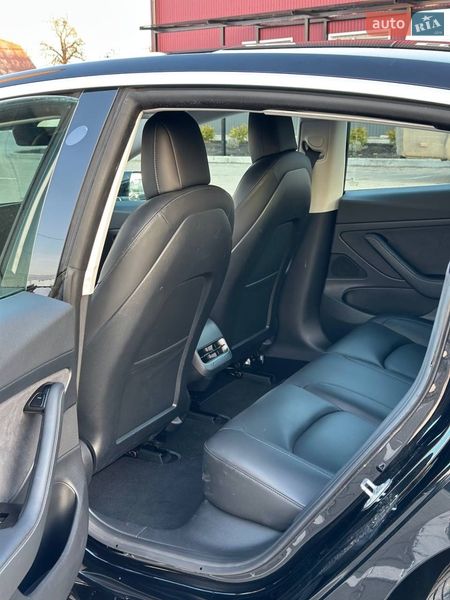 Седан Tesla Model 3 2020 в Дубно