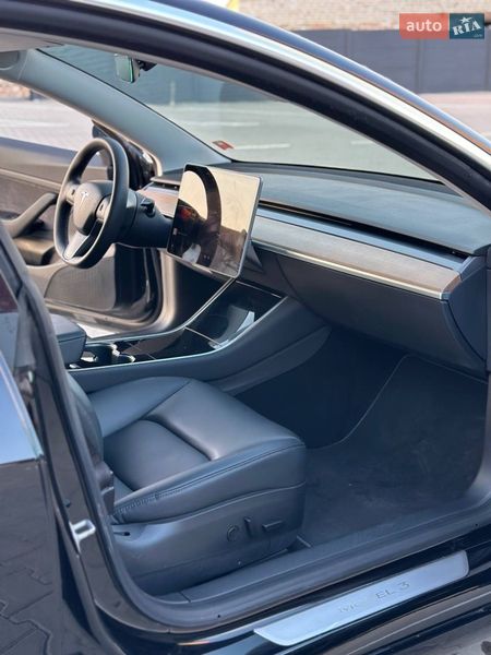 Седан Tesla Model 3 2020 в Дубно
