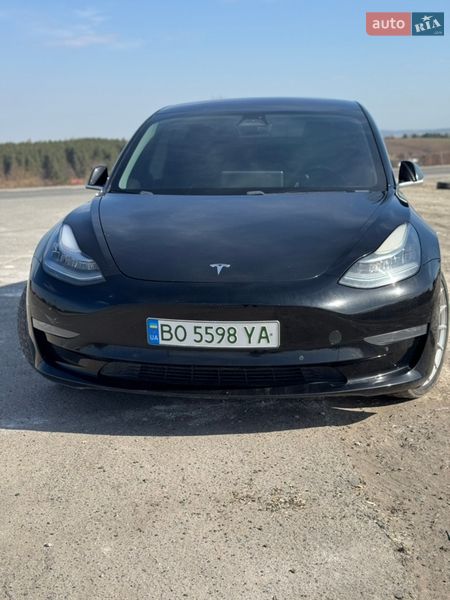 Седан Tesla Model 3 2018 в Львові