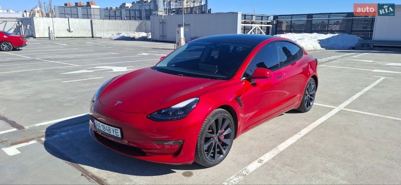 Седан Tesla Model 3 2021 в Киеве