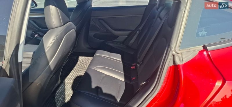 Седан Tesla Model 3 2021 в Киеве