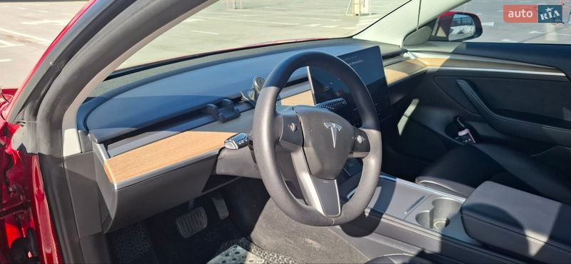 Седан Tesla Model 3 2021 в Киеве