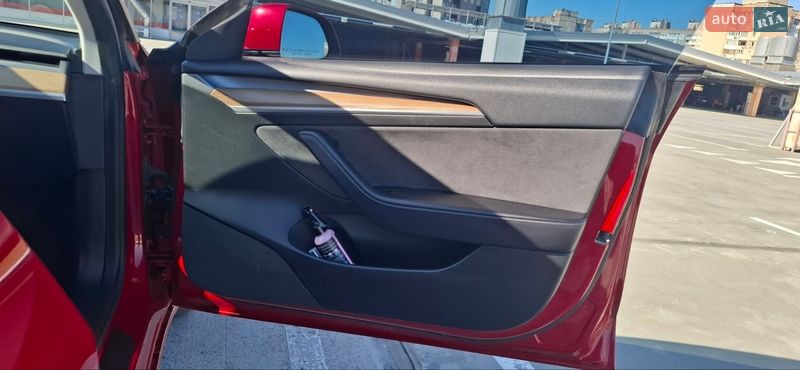 Седан Tesla Model 3 2021 в Киеве