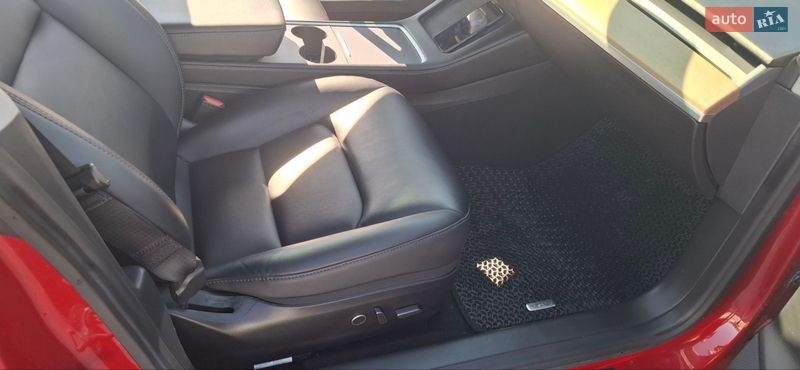 Седан Tesla Model 3 2021 в Киеве