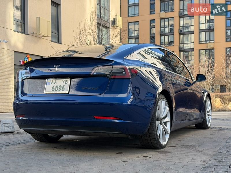 Седан Tesla Model 3 2018 в Киеве