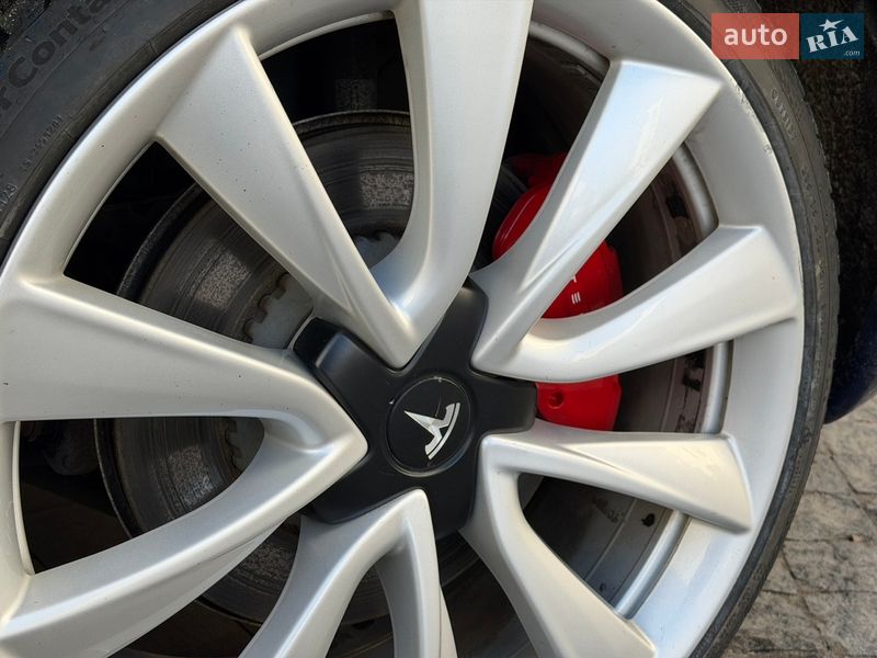Седан Tesla Model 3 2018 в Киеве