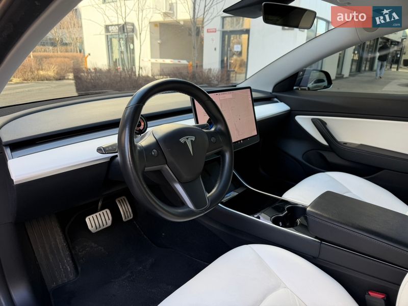 Седан Tesla Model 3 2018 в Киеве