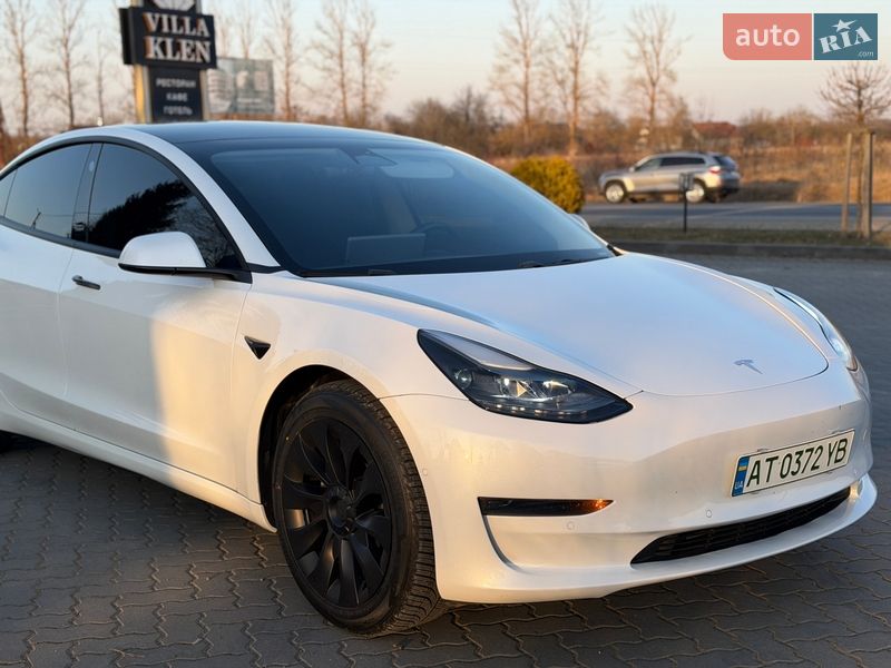 Седан Tesla Model 3 2021 в Коломые