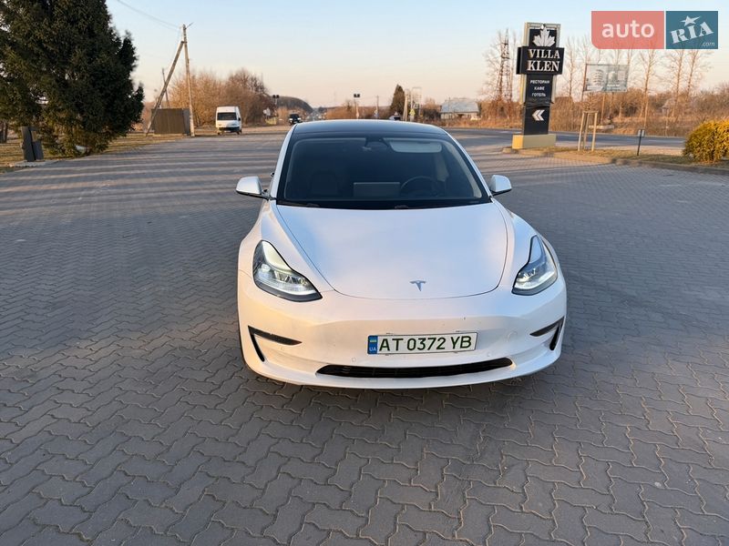 Седан Tesla Model 3 2021 в Коломые