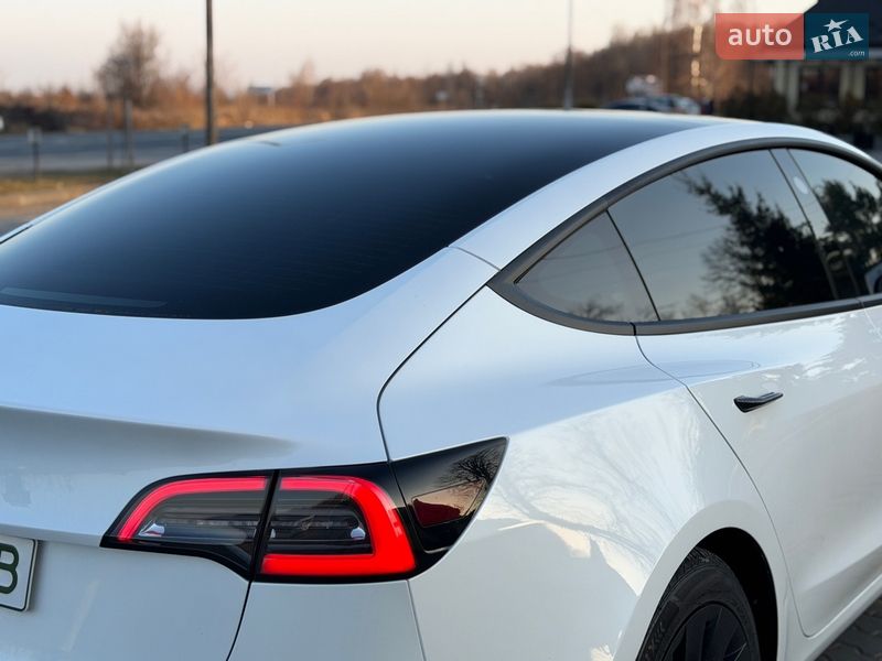 Седан Tesla Model 3 2021 в Коломые