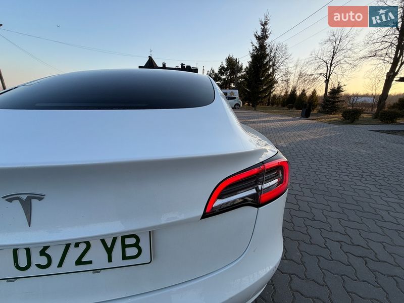 Седан Tesla Model 3 2021 в Коломые