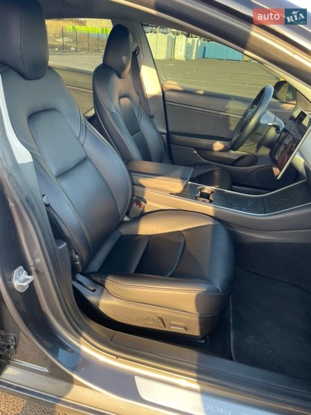 Седан Tesla Model 3 2019 в Ровно