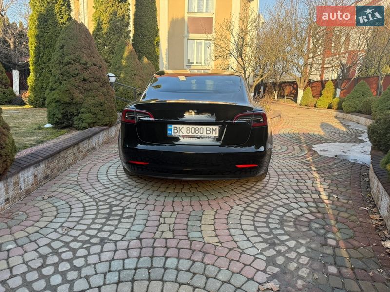 Седан Tesla Model 3 2018 в Ровно