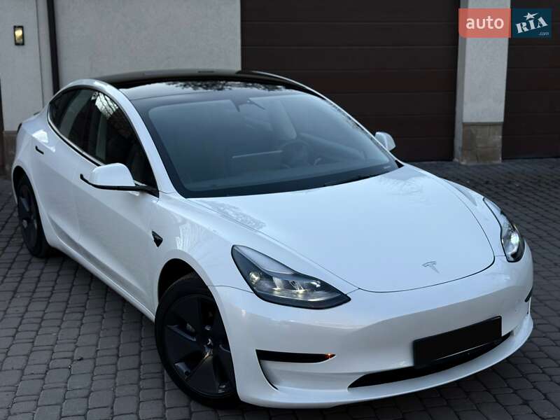 Седан Tesla Model 3 2023 в Киеве