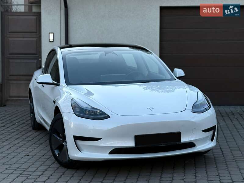 Седан Tesla Model 3 2023 в Киеве