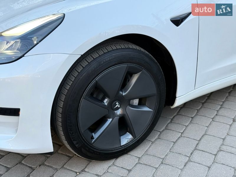 Седан Tesla Model 3 2023 в Киеве