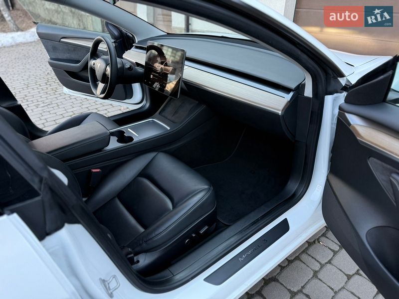 Седан Tesla Model 3 2023 в Киеве