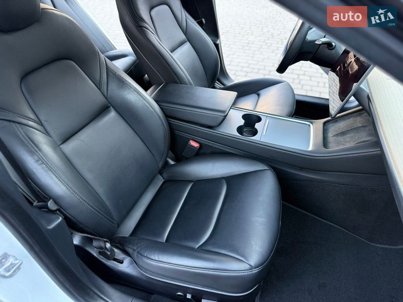 Седан Tesla Model 3 2023 в Киеве