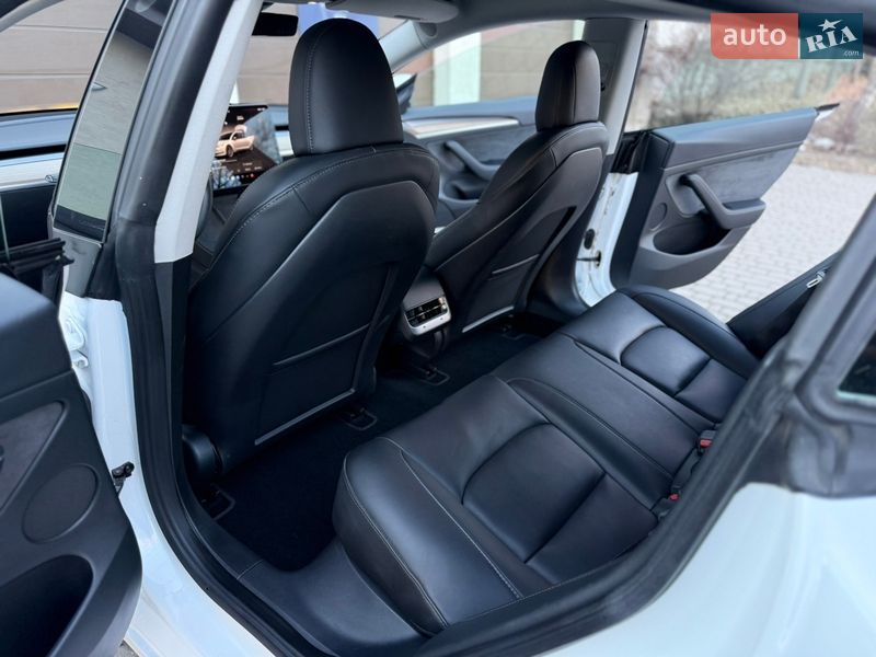 Седан Tesla Model 3 2023 в Киеве