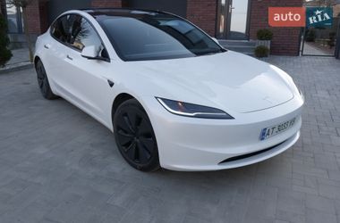Седан Tesla Model 3 2024 в Снятине