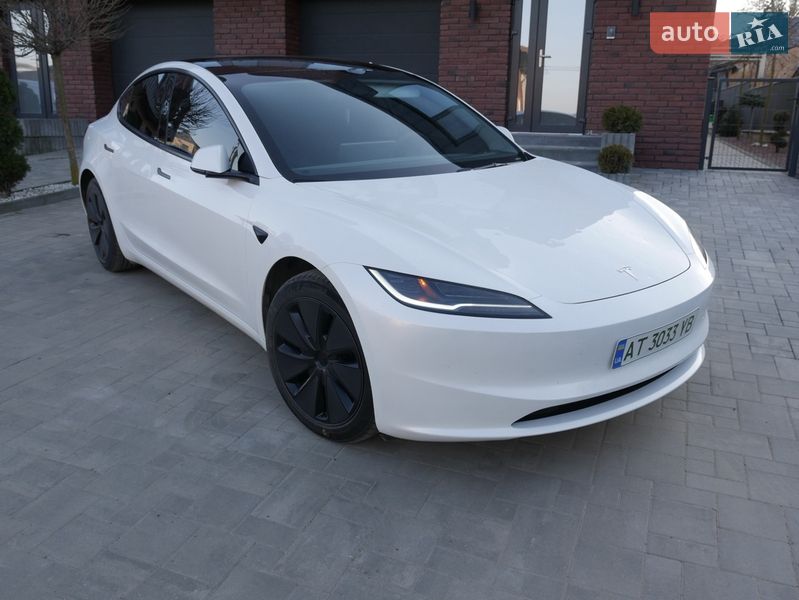 Седан Tesla Model 3 2024 в Снятине