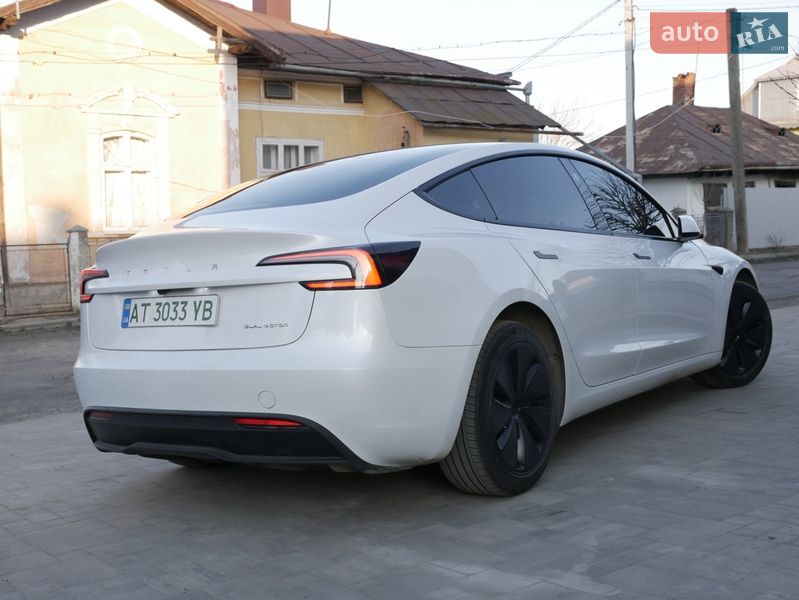 Седан Tesla Model 3 2024 в Снятине
