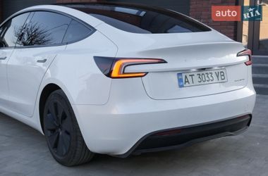 Седан Tesla Model 3 2024 в Снятине
