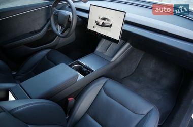 Седан Tesla Model 3 2024 в Снятине