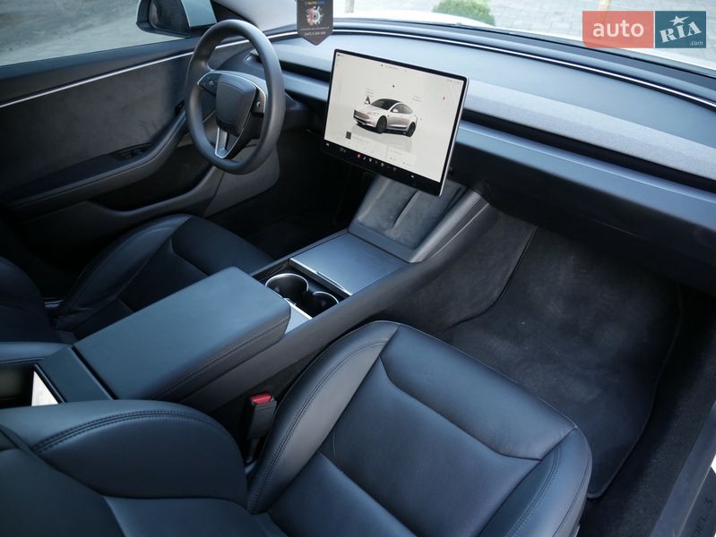 Седан Tesla Model 3 2024 в Снятине