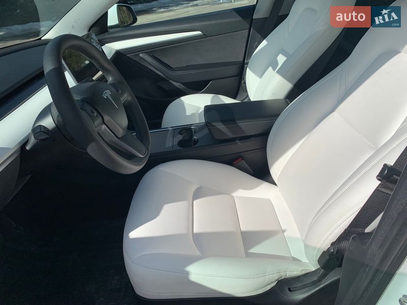 Седан Tesla Model 3 2021 в Киеве