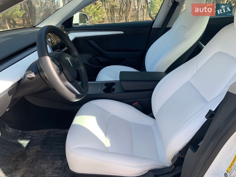 Седан Tesla Model 3 2021 в Киеве