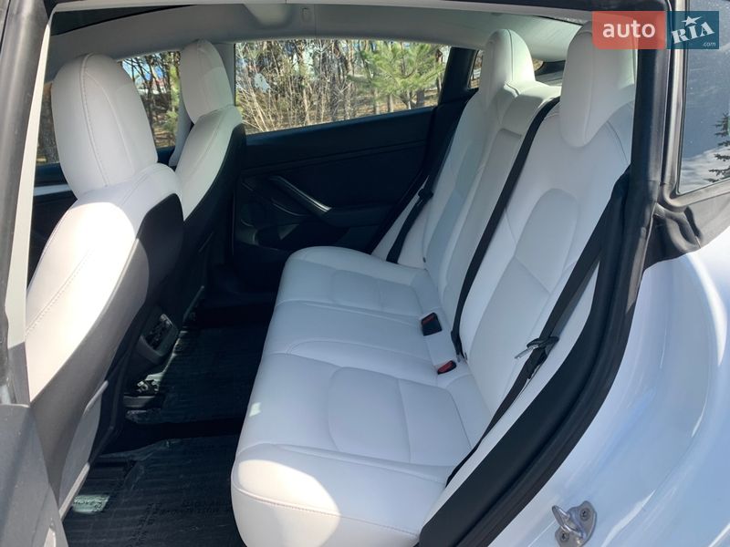 Седан Tesla Model 3 2021 в Киеве