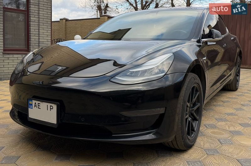 Седан Tesla Model 3 2018 в Кам'янському