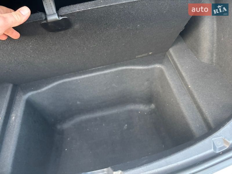 Седан Tesla Model 3 2019 в Остроге