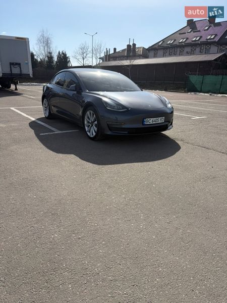 Седан Tesla Model 3 2020 в Львове