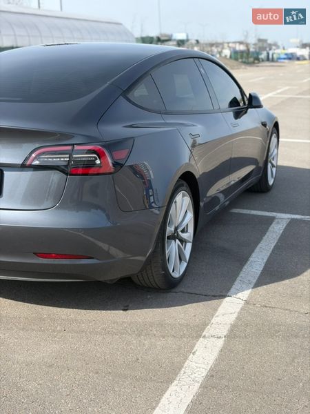 Седан Tesla Model 3 2020 в Львове