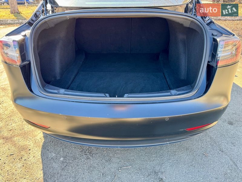 Седан Tesla Model 3 2019 в Киеве