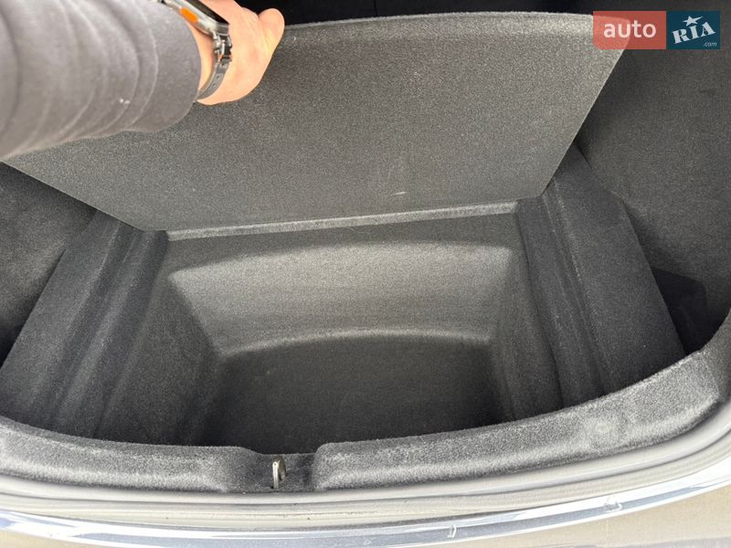 Седан Tesla Model 3 2024 в Дніпрі