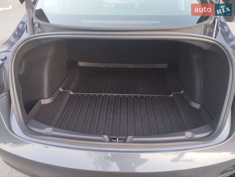 Седан Tesla Model 3 2023 в Одессе