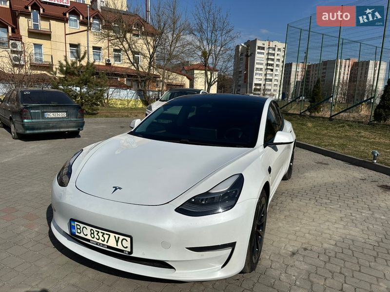 Седан Tesla Model 3 2021 в Львове
