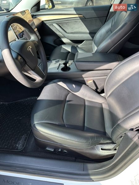 Седан Tesla Model 3 2021 в Львове