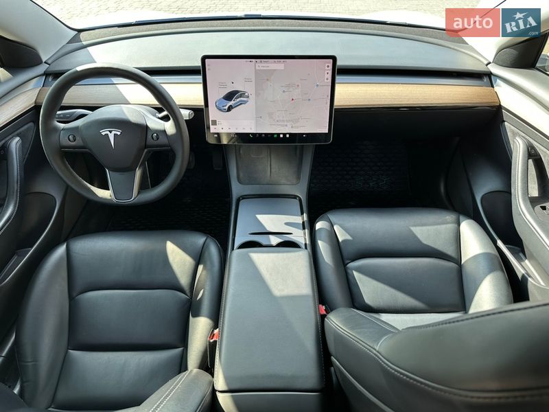 Седан Tesla Model 3 2021 в Львове