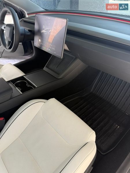 Седан Tesla Model 3 2024 в Львове